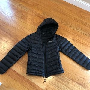 Marmot black Women’s puffer size small